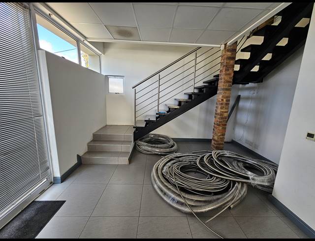 1,768M² FACTORY FOR SALE IN LANSERIA